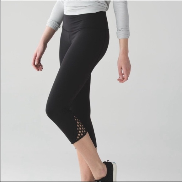 LULULEMON True Self Crop II Luon Lattice Capri Black Size 6 - Picture 3 of 16
